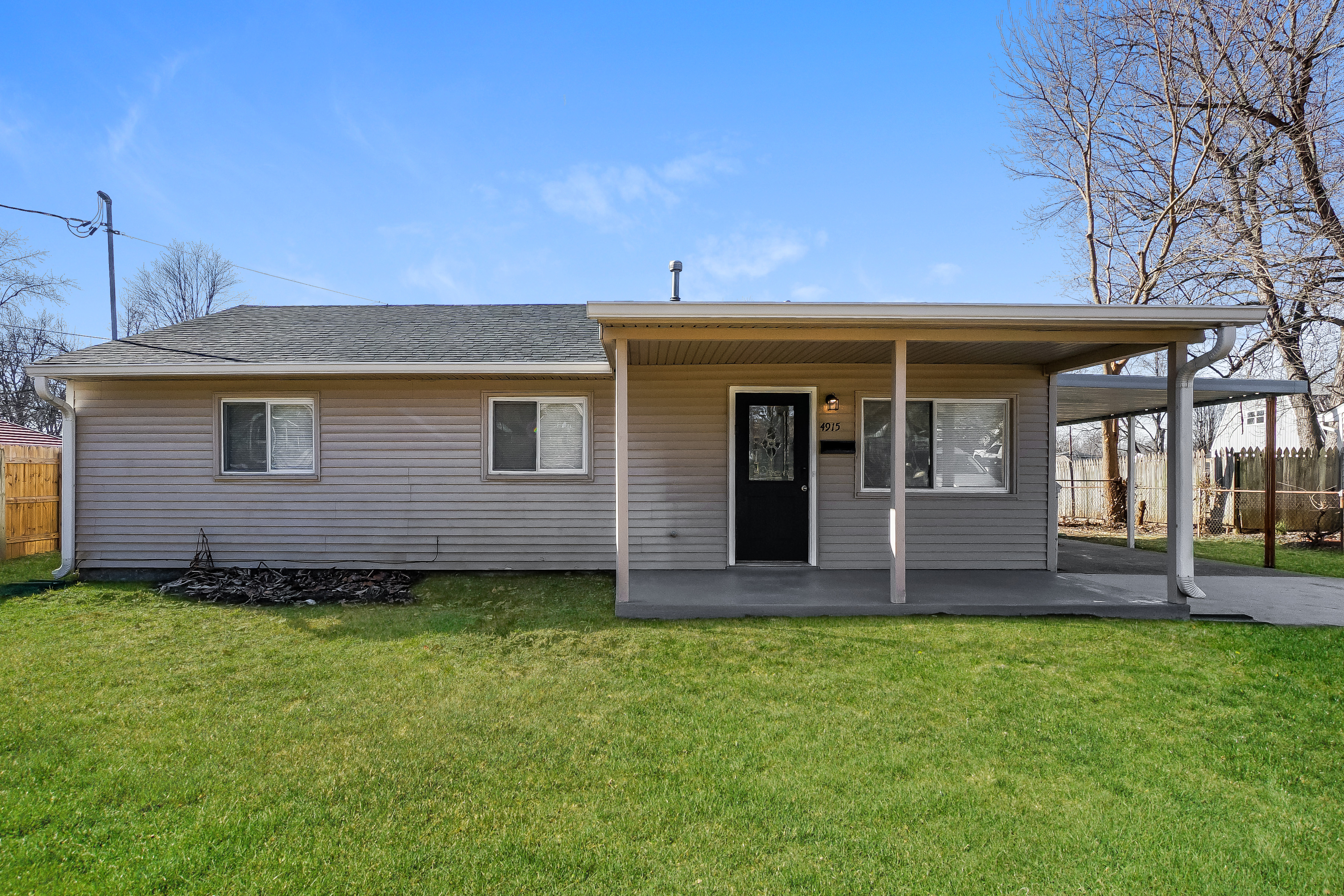 4915 Seville Dr Louisville, KY 40272